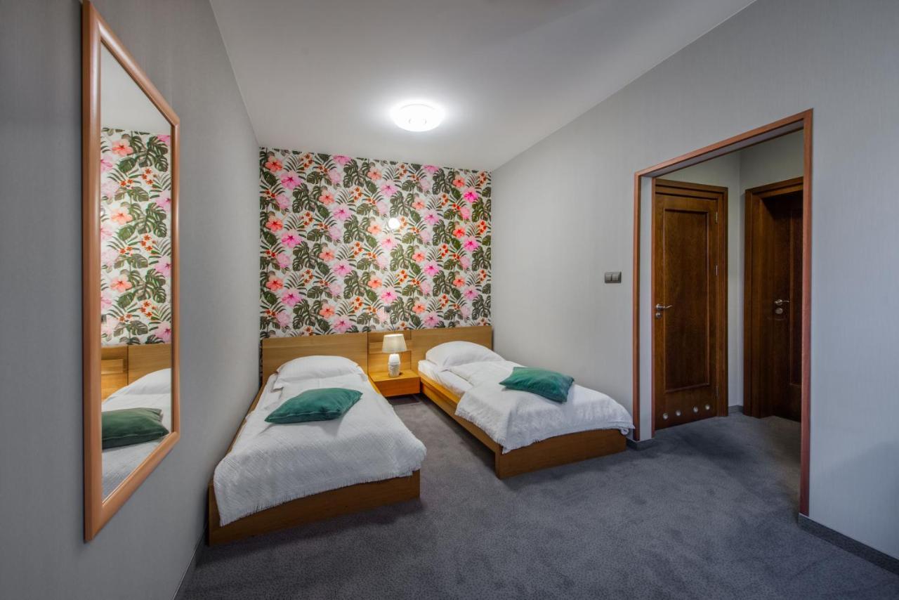 Hotel Zalesie Bochnia Esterno foto