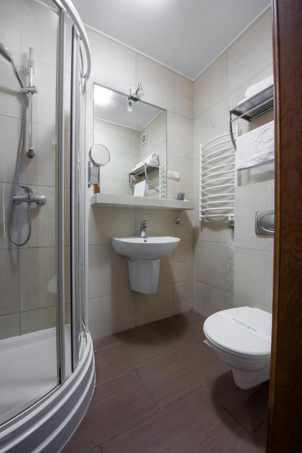 Hotel Zalesie Bochnia Esterno foto